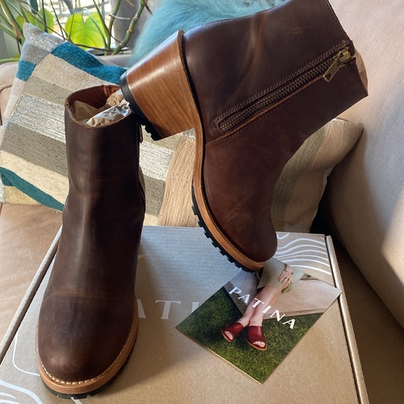 Patina brown leather ankle boots. Size 9 - Picture 2 of 8